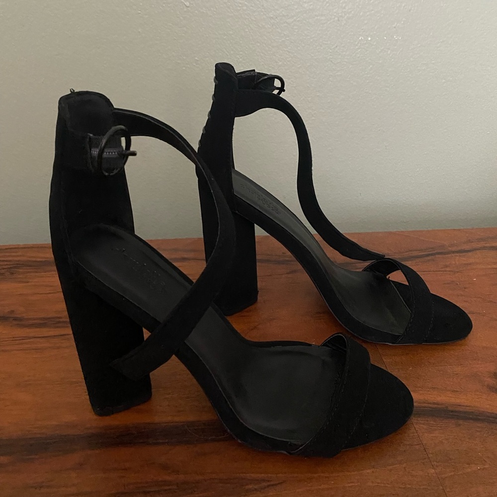 *NWOT* Black high heels with strap